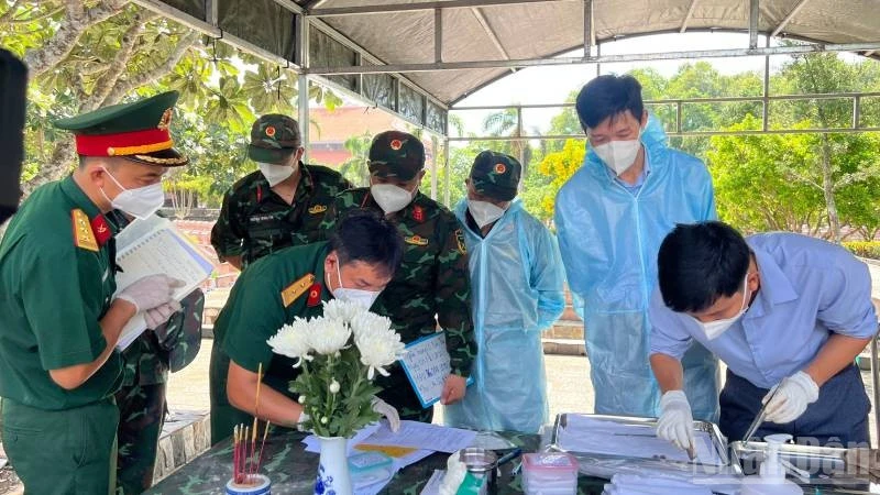 Lấy mẫu hài cốt liệt sĩ tại Nghĩa trang Liệt sĩ Bến Tre phục vụ giám định ADN Lấy mẫu hài cốt liệt sĩ tại Nghĩa trang Liệt sĩ Bến Tre phục vụ giám định ADN