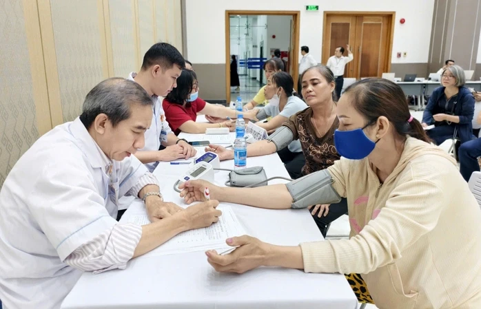 Lấy sự thụ hưởng của công nhân - lao động là trung tâm Lấy sự thụ hưởng của công nhân - lao động là trung tâm