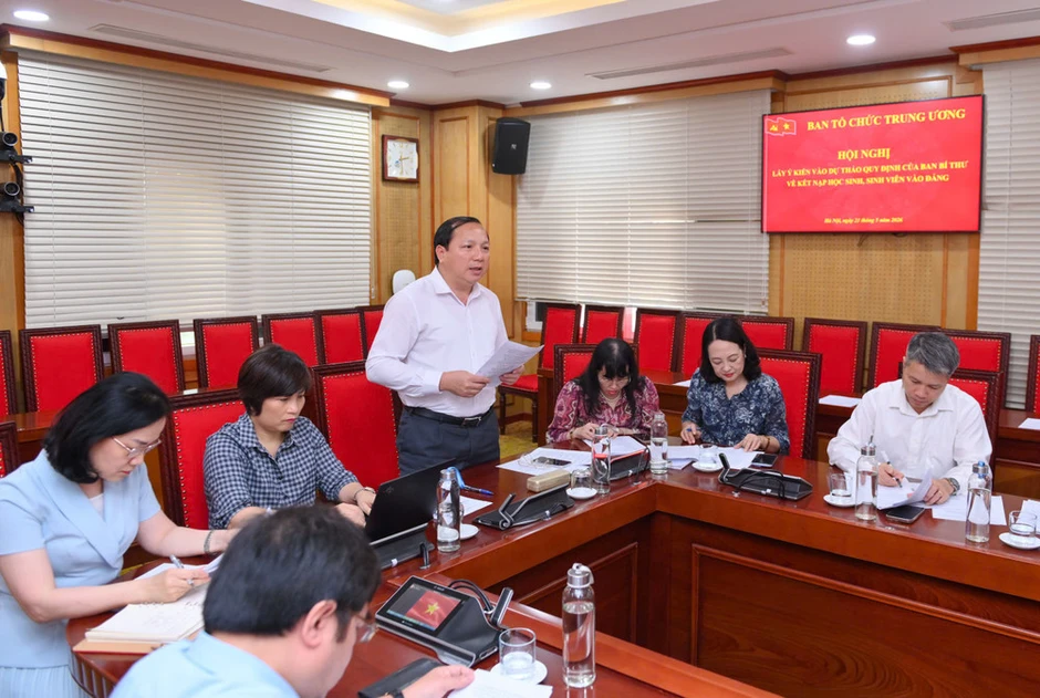 Lấy ý kiến vào dự thảo Quy định của Ban Bí thư về kết nạp học sinh, sinh viên vào Đảng Lấy ý kiến vào dự thảo Quy định của Ban Bí thư về kết nạp học sinh, sinh viên vào Đảng