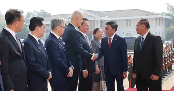 Lễ đón chính thức đồng chí Thường trực Ban Bí thư Trần Cẩm Tú tại thủ đô Viêng Chăn