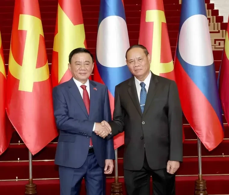 Lễ đón chính thức Thường trực Ban Bí thư Trần Cẩm Tú tại thủ đô Vientiane Lễ đón chính thức Thường trực Ban Bí thư Trần Cẩm Tú tại thủ đô Vientiane