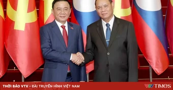 Lễ đón chính thức Thường trực Ban Bí thư Trần Cẩm Tú tại thủ đô Vientiane