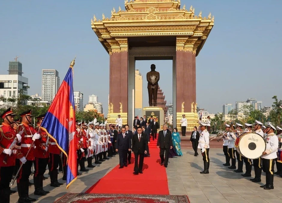 Lễ đón Thường trực Ban Bí thư Trần Cẩm Tú thăm chính thức Campuchia Lễ đón Thường trực Ban Bí thư Trần Cẩm Tú thăm chính thức Campuchia