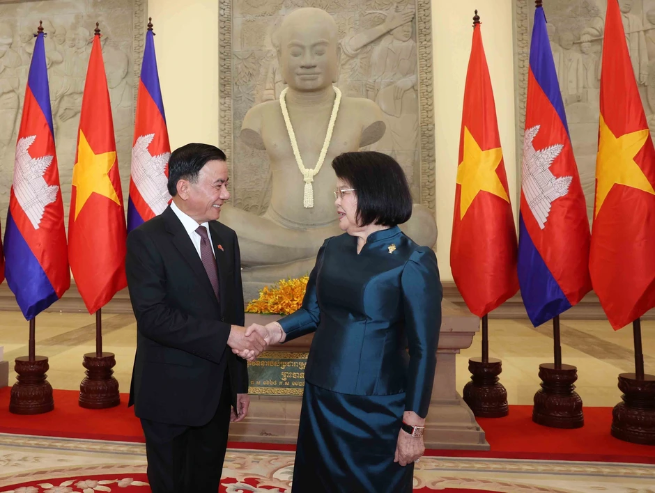 Lễ đón Thường trực Ban Bí thư Trần Cẩm Tú thăm chính thức Campuchia Lễ đón Thường trực Ban Bí thư Trần Cẩm Tú thăm chính thức Campuchia