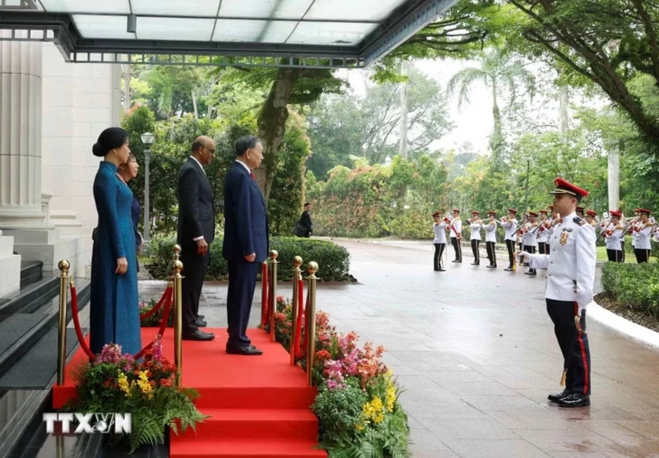 Lễ đón trọng thể Tổng Bí thư, Chủ tịch nước Tô Lâm và Phu nhân tại Singapore Lễ đón trọng thể Tổng Bí thư, Chủ tịch nước Tô Lâm và Phu nhân tại Singapore