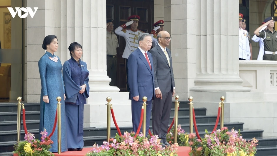Lễ đón trọng thể Tổng Bí thư, Chủ tịch nước Tô Lâm và Phu nhân thăm cấp Nhà nước Singapore