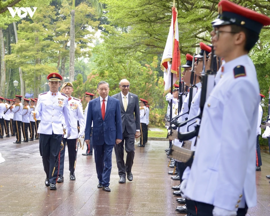 Lễ đón trọng thể Tổng Bí thư, Chủ tịch nước Tô Lâm và Phu nhân thăm cấp Nhà nước Singapore