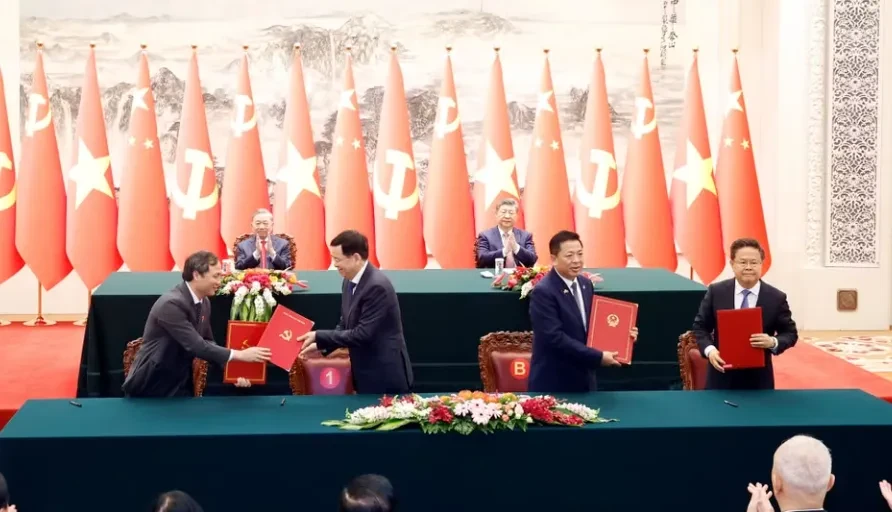Lễ ký kết một số văn kiện hợp tác tiêu biểu giữa Việt Nam - Trung Quốc Lễ ký kết một số văn kiện hợp tác tiêu biểu giữa Việt Nam - Trung Quốc