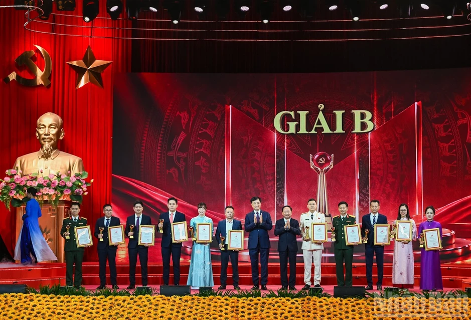 Lễ trao giải Cuộc thi chính luận về bảo vệ nền tảng tư tưởng của Đảng, lần thứ sáu, năm 2026 Lễ trao giải Cuộc thi chính luận về bảo vệ nền tảng tư tưởng của Đảng, lần thứ sáu, năm 2026