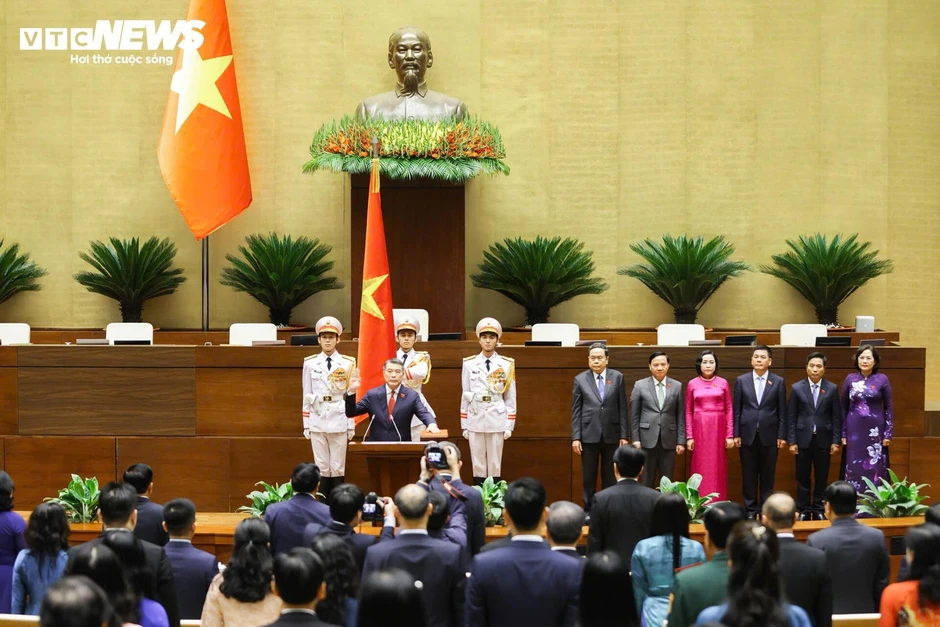 Lễ tuyên thệ và phát biểu nhậm chức của Thủ tướng Lê Minh Hưng Lễ tuyên thệ và phát biểu nhậm chức của Thủ tướng Lê Minh Hưng