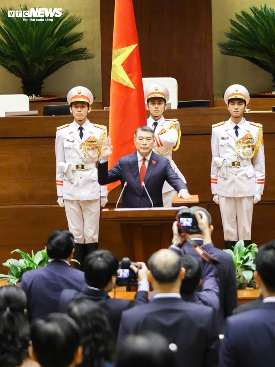 Lễ tuyên thệ và phát biểu nhậm chức của Thủ tướng Lê Minh Hưng Lễ tuyên thệ và phát biểu nhậm chức của Thủ tướng Lê Minh Hưng