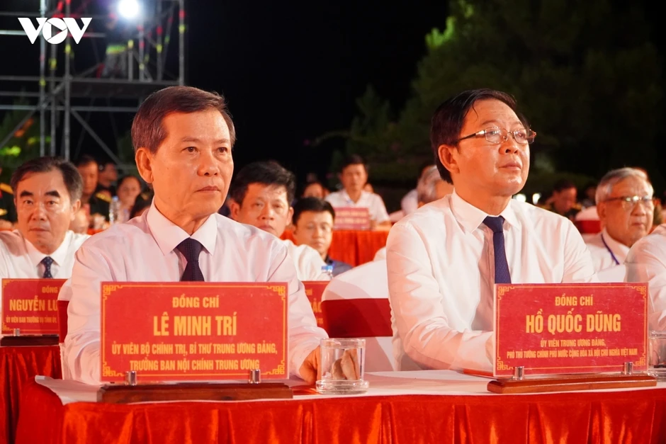 Linh thiêng điểm cầu truyền hình “Sao sáng dẫn đường” tại Quảng Trị Linh thiêng điểm cầu truyền hình “Sao sáng dẫn đường” tại Quảng Trị