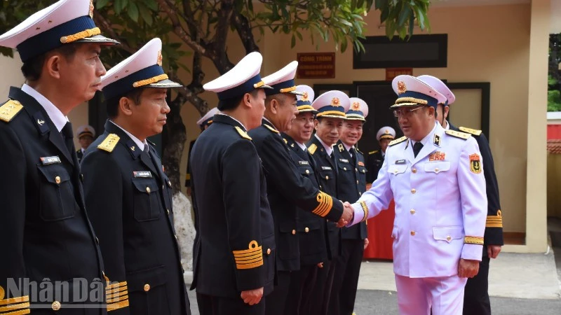 Lữ đoàn 172 đón nhận Huân chương Bảo vệ Tổ quốc hạng Nhì Lữ đoàn 172 đón nhận Huân chương Bảo vệ Tổ quốc hạng Nhì