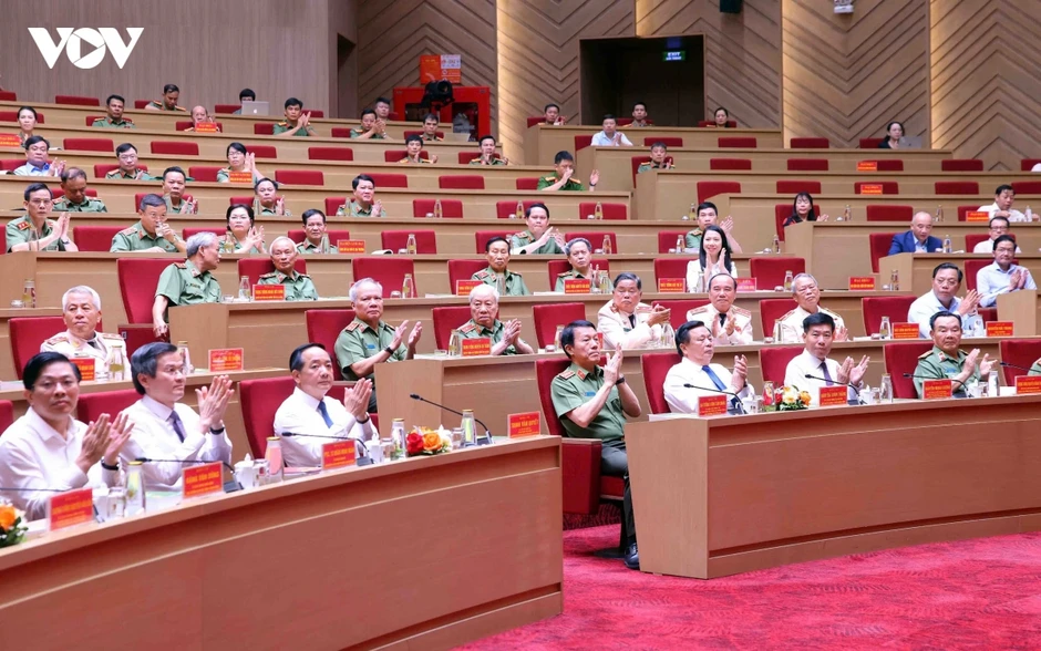 Lực lượng An ninh nhân dân giữ vững vai trò “thanh bảo kiếm” trong kỷ nguyên mới Lực lượng An ninh nhân dân giữ vững vai trò “thanh bảo kiếm” trong kỷ nguyên mới