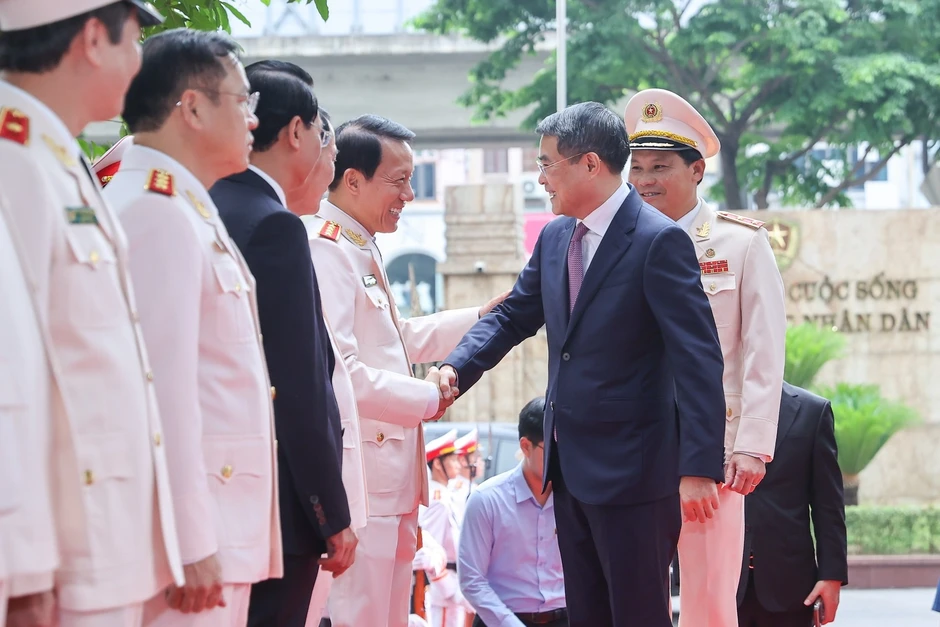 Lực lượng Cảnh sát hình sự tiếp tục lập nhiều chiến công xuất sắc, bảo vệ cuộc sống bình yên của nhân dân Lực lượng Cảnh sát hình sự tiếp tục lập nhiều chiến công xuất sắc, bảo vệ cuộc sống bình yên của nhân dân