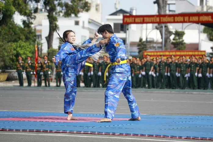 Lực lượng vũ trang TPHCM ra quân huấn luyện năm 2026 Lực lượng vũ trang TPHCM ra quân huấn luyện năm 2026