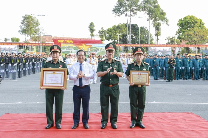 Lực lượng vũ trang TPHCM ra quân huấn luyện năm 2026 Lực lượng vũ trang TPHCM ra quân huấn luyện năm 2026