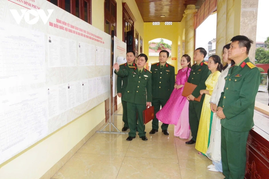 Mỗi cán bộ, chiến sĩ là một tuyên truyền viên tích cực cho cuộc bầu cử Mỗi cán bộ, chiến sĩ là một tuyên truyền viên tích cực cho cuộc bầu cử
