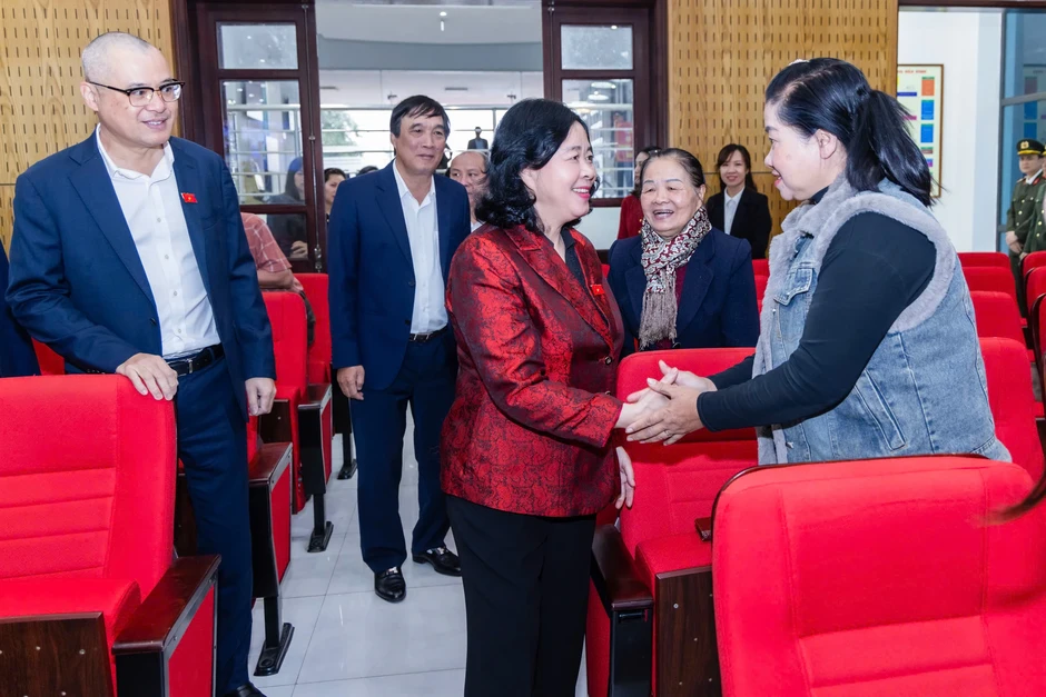 Mọi chủ trương, chính sách phải xuất phát từ nguyện vọng, lợi ích của nhân dân Mọi chủ trương, chính sách phải xuất phát từ nguyện vọng, lợi ích của nhân dân