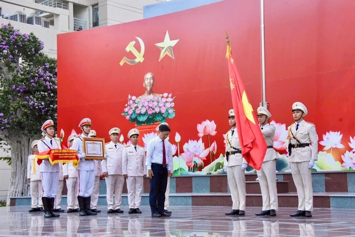 Một đội thuộc Công an TPHCM nhận danh hiệu Anh hùng Lực lượng vũ trang nhân dân Một đội thuộc Công an TPHCM nhận danh hiệu Anh hùng Lực lượng vũ trang nhân dân