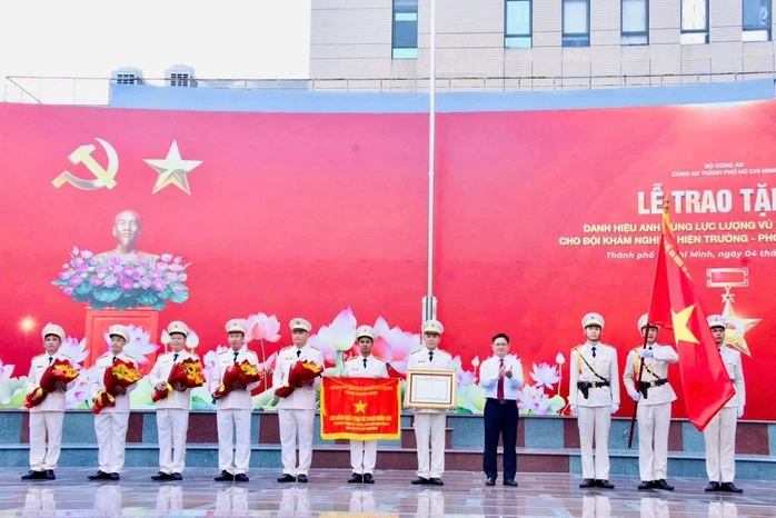 Một đội thuộc Công an TPHCM nhận danh hiệu Anh hùng Lực lượng vũ trang nhân dân Một đội thuộc Công an TPHCM nhận danh hiệu Anh hùng Lực lượng vũ trang nhân dân
