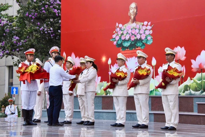 Một đội thuộc Công an TPHCM nhận danh hiệu Anh hùng Lực lượng vũ trang nhân dân Một đội thuộc Công an TPHCM nhận danh hiệu Anh hùng Lực lượng vũ trang nhân dân