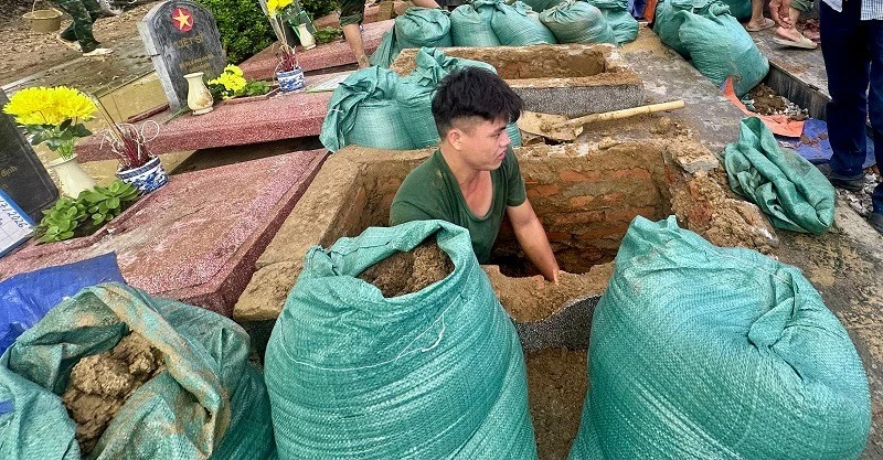 Mưa nhiều khiến việc khai quật, lấy mẫu hài cốt tại Nghĩa trang liệt sĩ Độc Lập thêm khó khăn Mưa nhiều khiến việc khai quật, lấy mẫu hài cốt tại Nghĩa trang liệt sĩ Độc Lập thêm khó khăn