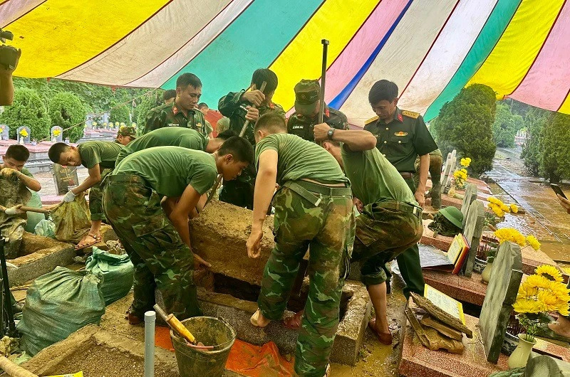 Mưa nhiều khiến việc khai quật, lấy mẫu hài cốt tại Nghĩa trang liệt sĩ Độc Lập thêm khó khăn Mưa nhiều khiến việc khai quật, lấy mẫu hài cốt tại Nghĩa trang liệt sĩ Độc Lập thêm khó khăn