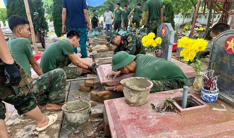 Mưa nhiều khiến việc khai quật, lấy mẫu hài cốt tại Nghĩa trang liệt sĩ Độc Lập thêm khó khăn Mưa nhiều khiến việc khai quật, lấy mẫu hài cốt tại Nghĩa trang liệt sĩ Độc Lập thêm khó khăn