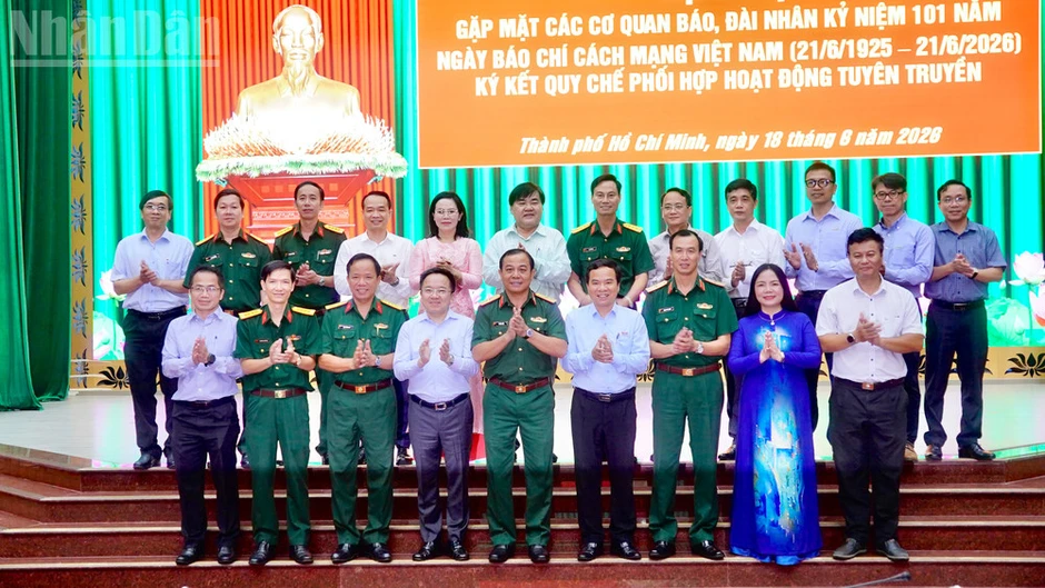 Nâng cao hiệu quả truyền thông giữa lực lượng vũ trang Thành phố Hồ Chí Minh và báo chí Nâng cao hiệu quả truyền thông giữa lực lượng vũ trang Thành phố Hồ Chí Minh và báo chí
