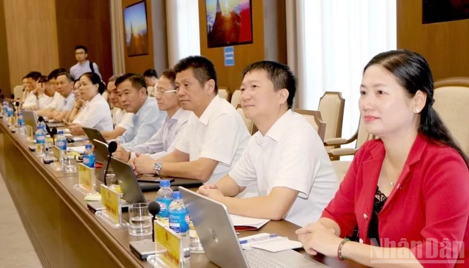 Nâng cao hoạt động giám sát của Quốc hội và Hội đồng nhân dân Nâng cao hoạt động giám sát của Quốc hội và Hội đồng nhân dân