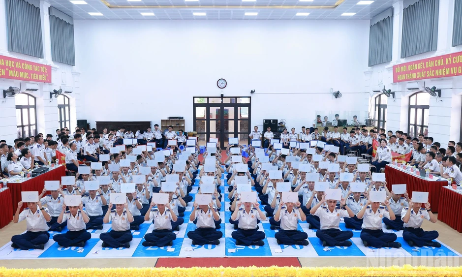 Nâng cao trình độ ngoại ngữ cho chiến sĩ Cảnh sát biển Nâng cao trình độ ngoại ngữ cho chiến sĩ Cảnh sát biển