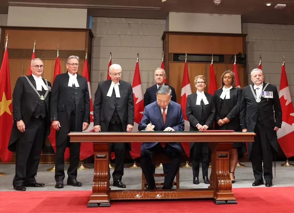 Nâng cấp quan hệ Việt Nam - Canada lên Đối tác chiến lược Nâng cấp quan hệ Việt Nam - Canada lên Đối tác chiến lược