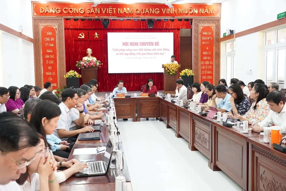 Nâng chất lượng tạo nguồn, tháo gỡ điểm nghẽn trong phát triển đảng viên Nâng chất lượng tạo nguồn, tháo gỡ điểm nghẽn trong phát triển đảng viên