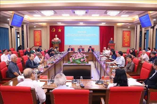Nâng tầm, định vị vai trò lý luận, phê bình văn học, nghệ thuật trong kỷ nguyên mới Nâng tầm, định vị vai trò lý luận, phê bình văn học, nghệ thuật trong kỷ nguyên mới