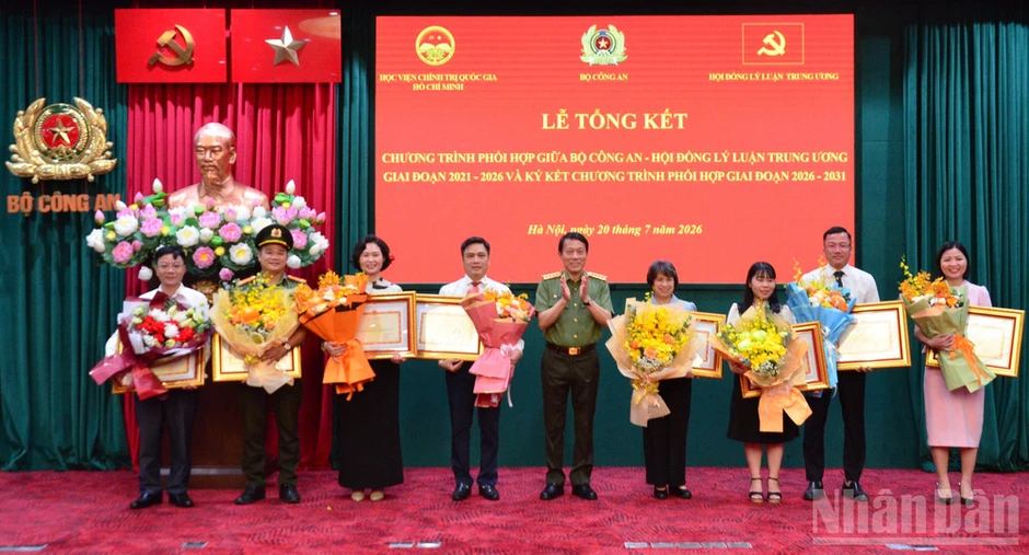 Nâng tầm nghiên cứu lý luận những vấn đề mới trong tư duy, nhận thức của Đảng về an ninh quốc gia Nâng tầm nghiên cứu lý luận những vấn đề mới trong tư duy, nhận thức của Đảng về an ninh quốc gia