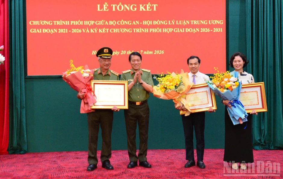 Nâng tầm nghiên cứu lý luận những vấn đề mới trong tư duy, nhận thức của Đảng về an ninh quốc gia Nâng tầm nghiên cứu lý luận những vấn đề mới trong tư duy, nhận thức của Đảng về an ninh quốc gia