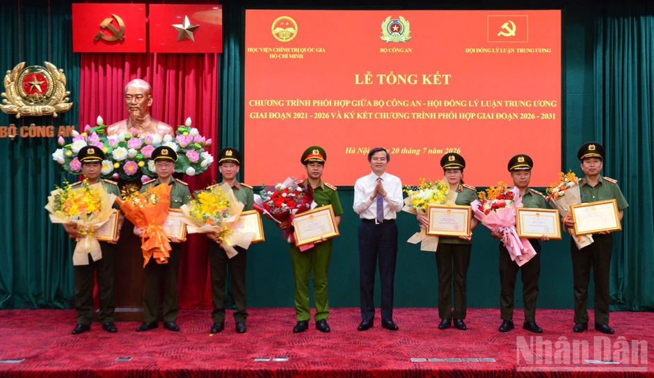 Nâng tầm nghiên cứu lý luận những vấn đề mới trong tư duy, nhận thức của Đảng về an ninh quốc gia Nâng tầm nghiên cứu lý luận những vấn đề mới trong tư duy, nhận thức của Đảng về an ninh quốc gia