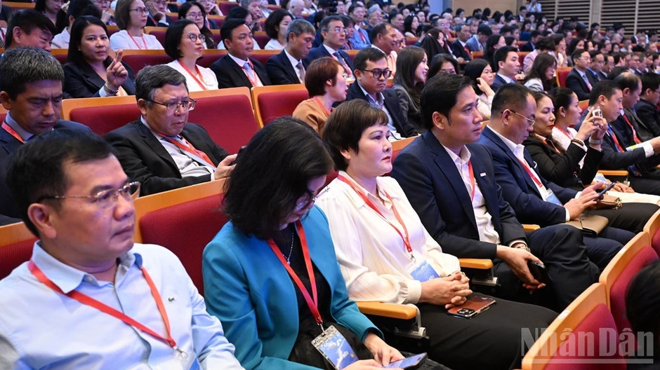 Ngành ngoại giao tiếp tục đổi mới mạnh mẽ tư duy, phương thức triển khai công tác đối ngoại theo hướng chủ động, thực chất hơn Ngành ngoại giao tiếp tục đổi mới mạnh mẽ tư duy, phương thức triển khai công tác đối ngoại theo hướng chủ động, thực chất hơn