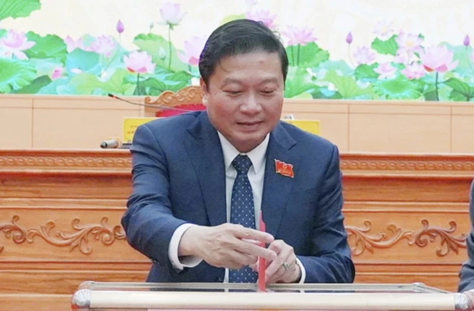 Nghệ An, Quảng Trị kiện toàn lãnh đạo HĐND, UBND nhiệm kỳ mới - Báo TinVina Nghệ An, Quảng Trị kiện toàn lãnh đạo HĐND, UBND nhiệm kỳ mới - Báo TinVina