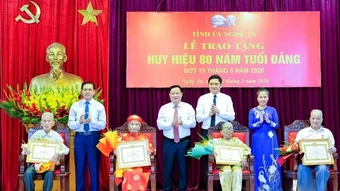 Nghệ An: Trao Huy hiệu 80 năm tuổi Đảng đến 4 đảng viên lão thành