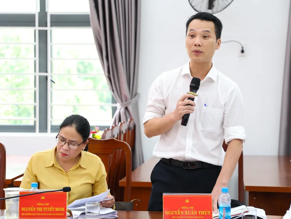 Ngoài chú trọng phát triển Đảng, cần thành lập tổ chức đoàn thanh niên, công đoàn tại các doanh nghiệp Ngoài chú trọng phát triển Đảng, cần thành lập tổ chức đoàn thanh niên, công đoàn tại các doanh nghiệp