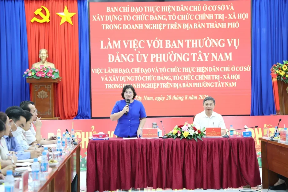Ngoài chú trọng phát triển Đảng, cần thành lập tổ chức đoàn thanh niên, công đoàn tại các doanh nghiệp Ngoài chú trọng phát triển Đảng, cần thành lập tổ chức đoàn thanh niên, công đoàn tại các doanh nghiệp