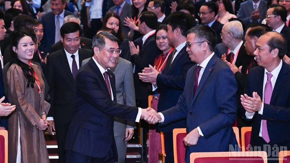 Ngoại giao phục vụ phát triển đất nước trong giai đoạn mới với tư duy đột phá, hành động quyết liệt Ngoại giao phục vụ phát triển đất nước trong giai đoạn mới với tư duy đột phá, hành động quyết liệt