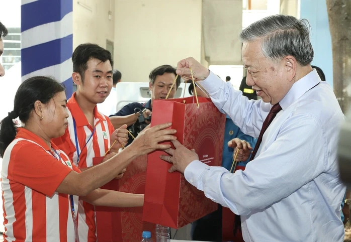 Người lao động Việt Nam trong kỷ nguyên vươn mình của dân tộc Người lao động Việt Nam trong kỷ nguyên vươn mình của dân tộc