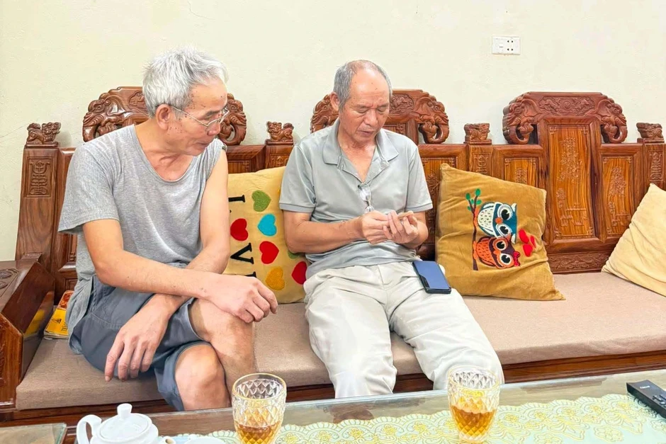 Người nhà nhận ra liệt sĩ qua ảnh được tìm thấy trong mộ ở Đồng Nai