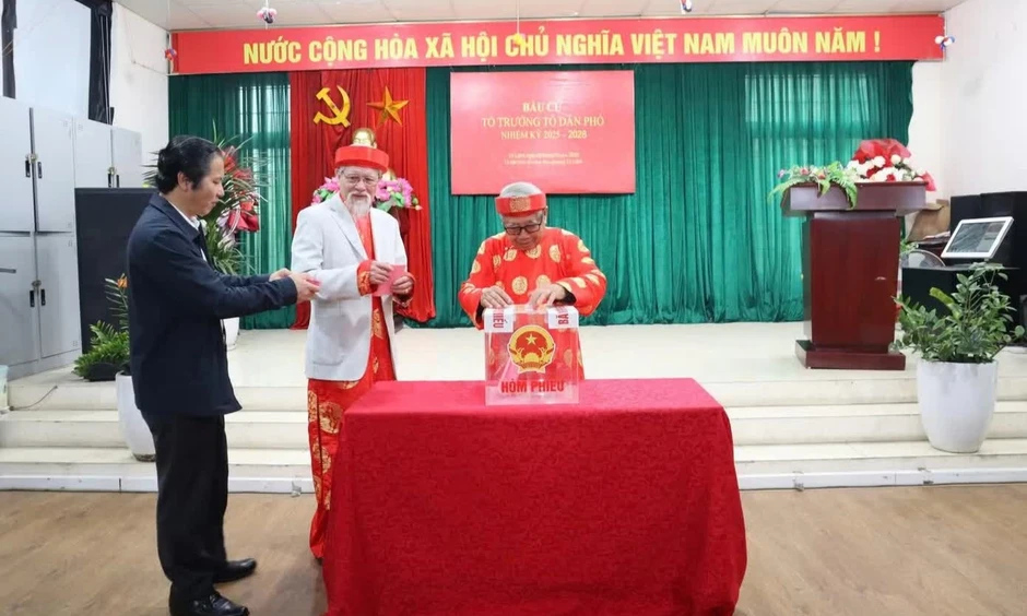 Người tham gia cấp ủy chi bộ thôn, tổ dân phố không được quá 65 tuổi Người tham gia cấp ủy chi bộ thôn, tổ dân phố không được quá 65 tuổi