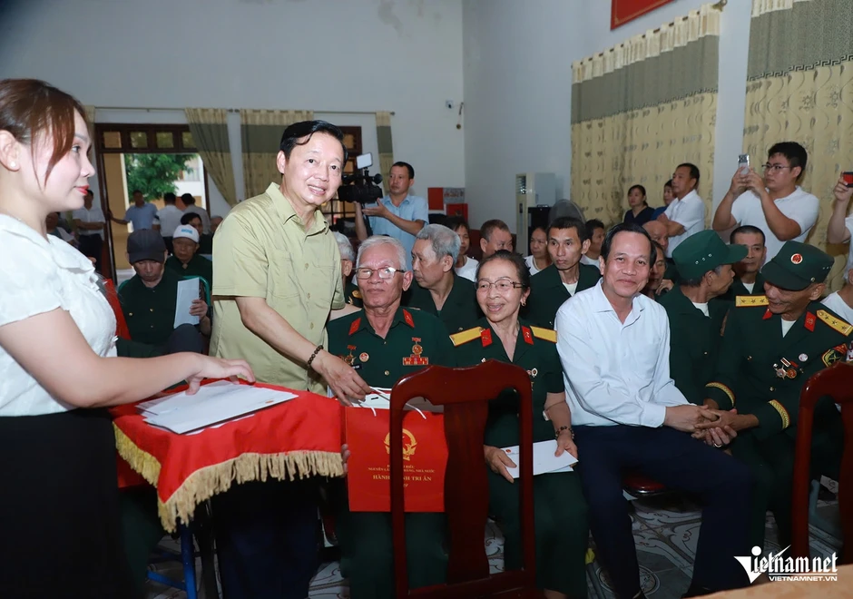 Nguyên lãnh đạo Đảng, Nhà nước dâng hương tưởng nhớ Chủ tịch Hồ Chí Minh Nguyên lãnh đạo Đảng, Nhà nước dâng hương tưởng nhớ Chủ tịch Hồ Chí Minh