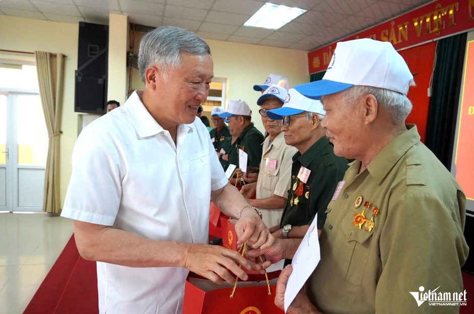 Nguyên lãnh đạo Đảng, Nhà nước tưởng niệm anh hùng liệt sĩ ở Quảng Trị Nguyên lãnh đạo Đảng, Nhà nước tưởng niệm anh hùng liệt sĩ ở Quảng Trị