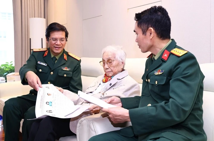 Nguyên Phó Chủ tịch nước Nguyễn Thị Bình bỏ phiếu tại Bệnh viện 108 Nguyên Phó Chủ tịch nước Nguyễn Thị Bình bỏ phiếu tại Bệnh viện 108